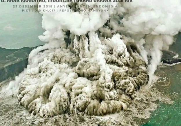 Πώς η έκρηξη ενός ηφαιστείου μπορεί να δημιουργήσει τσουνάμι (βίντεο)